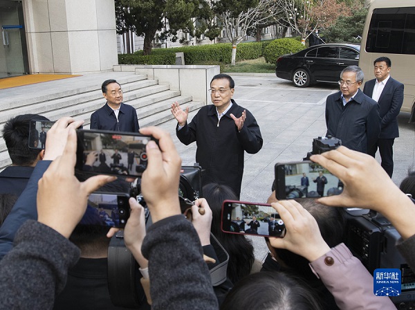 222.jpg 李克强考察农业农村部并主持召开座谈会强调 不误农时抓好春管春耕保障粮食安全 为稳定经济社会发展大局提供坚实支撑(图2)