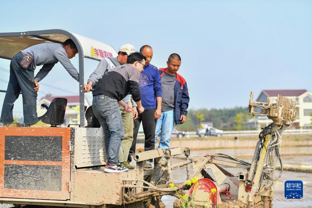 湖南常德:农机培训进田间(图3) 湖南常德:农机培训进田间(图3)
