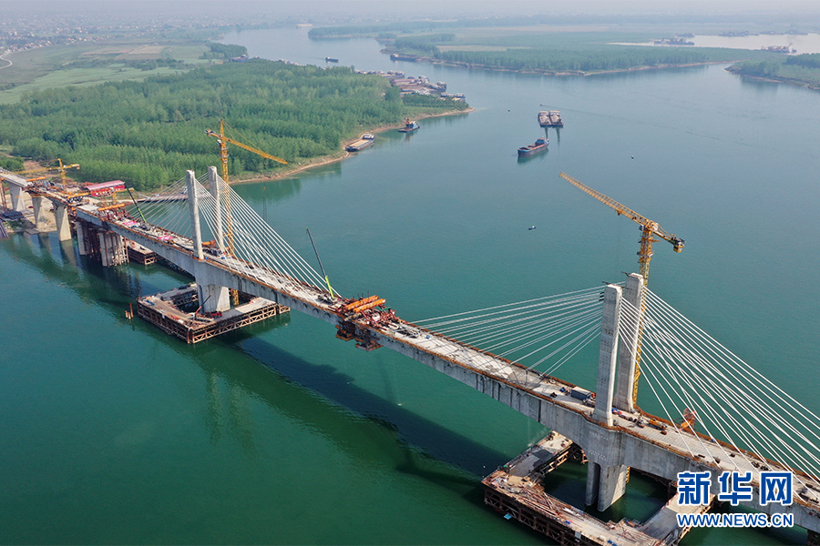 沅江特大桥主跨合龙 常益长高铁主体工程基本完成(图2) 沅江特大桥主跨合龙 常益长高铁主体工程基本完成(图2)