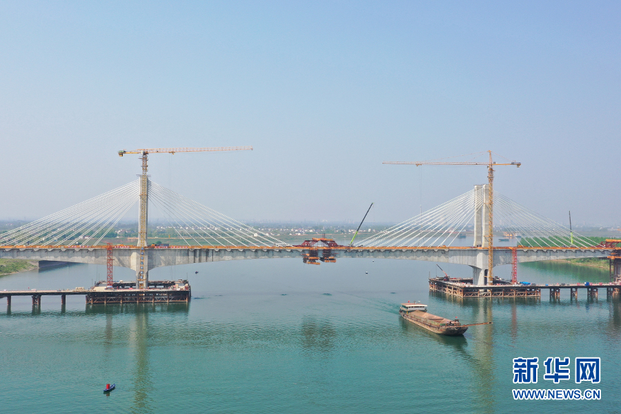 沅江特大桥主跨合龙 常益长高铁主体工程基本完成(图3) 沅江特大桥主跨合龙 常益长高铁主体工程基本完成(图3)