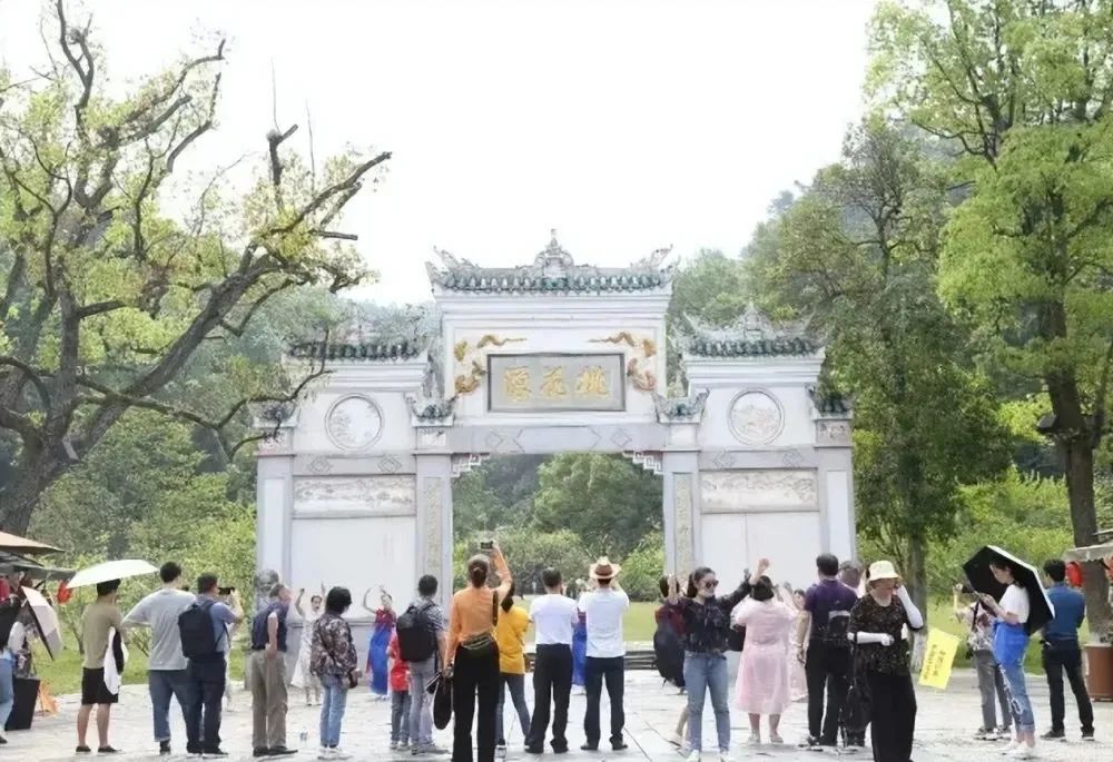 霸屏直播半小时：桃花源在“中国旅游日”央视直播中的精彩呈现