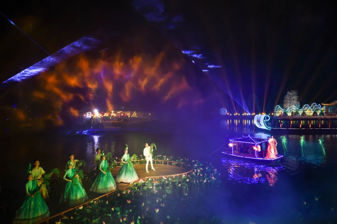 柳叶湖大型奇幻光影水秀《柳叶船说》在渔歌艺术营地试演