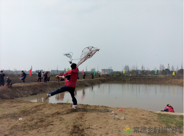 接地气!扎稻草人、捕鱼、种菜、犁地……常德这所学校学生变身“小农夫”(图13) image.png