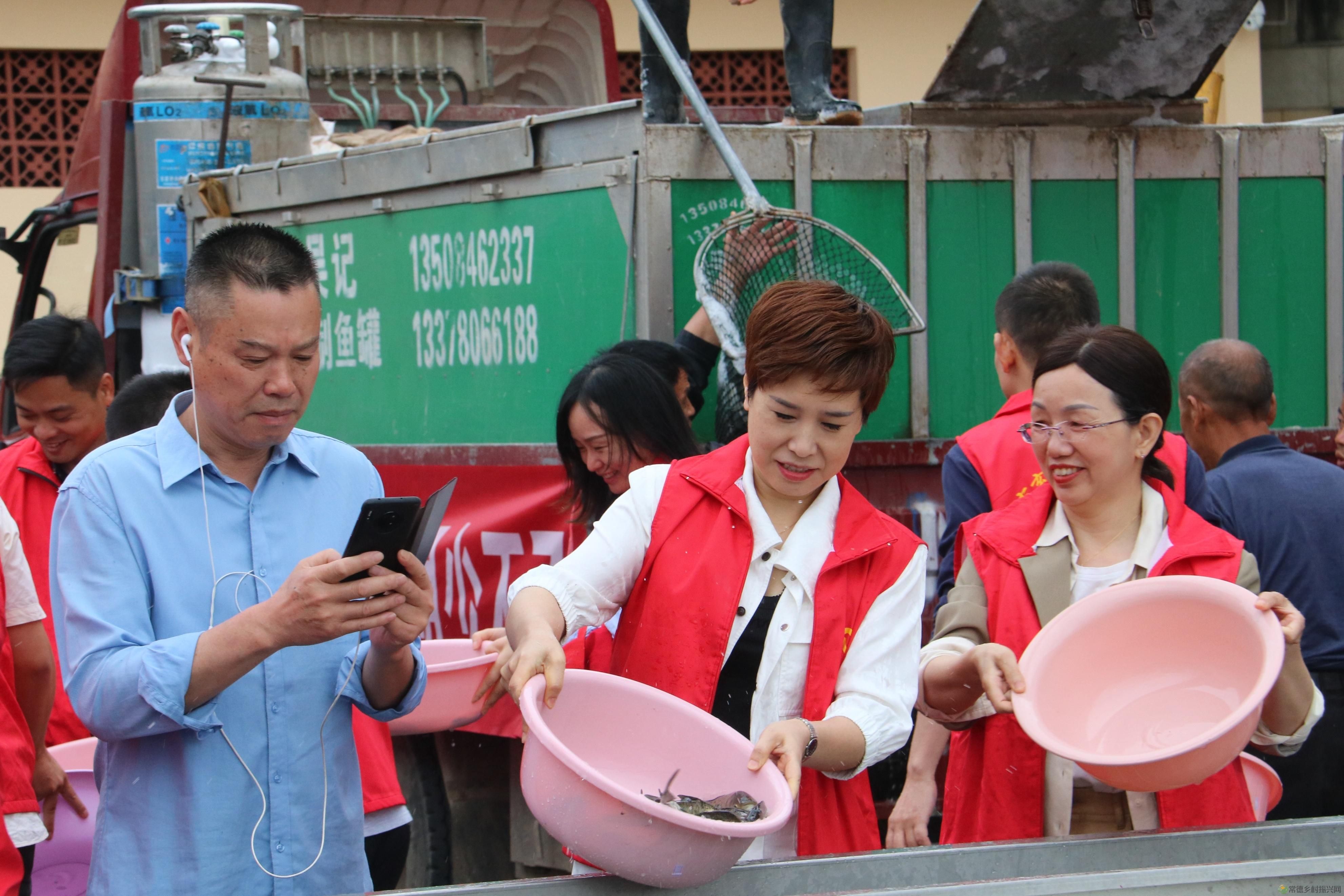 常德市举行2023年鱼类人工增殖放流活动(图4) 常德市举行2023年鱼类人工增殖放流活动(图4)