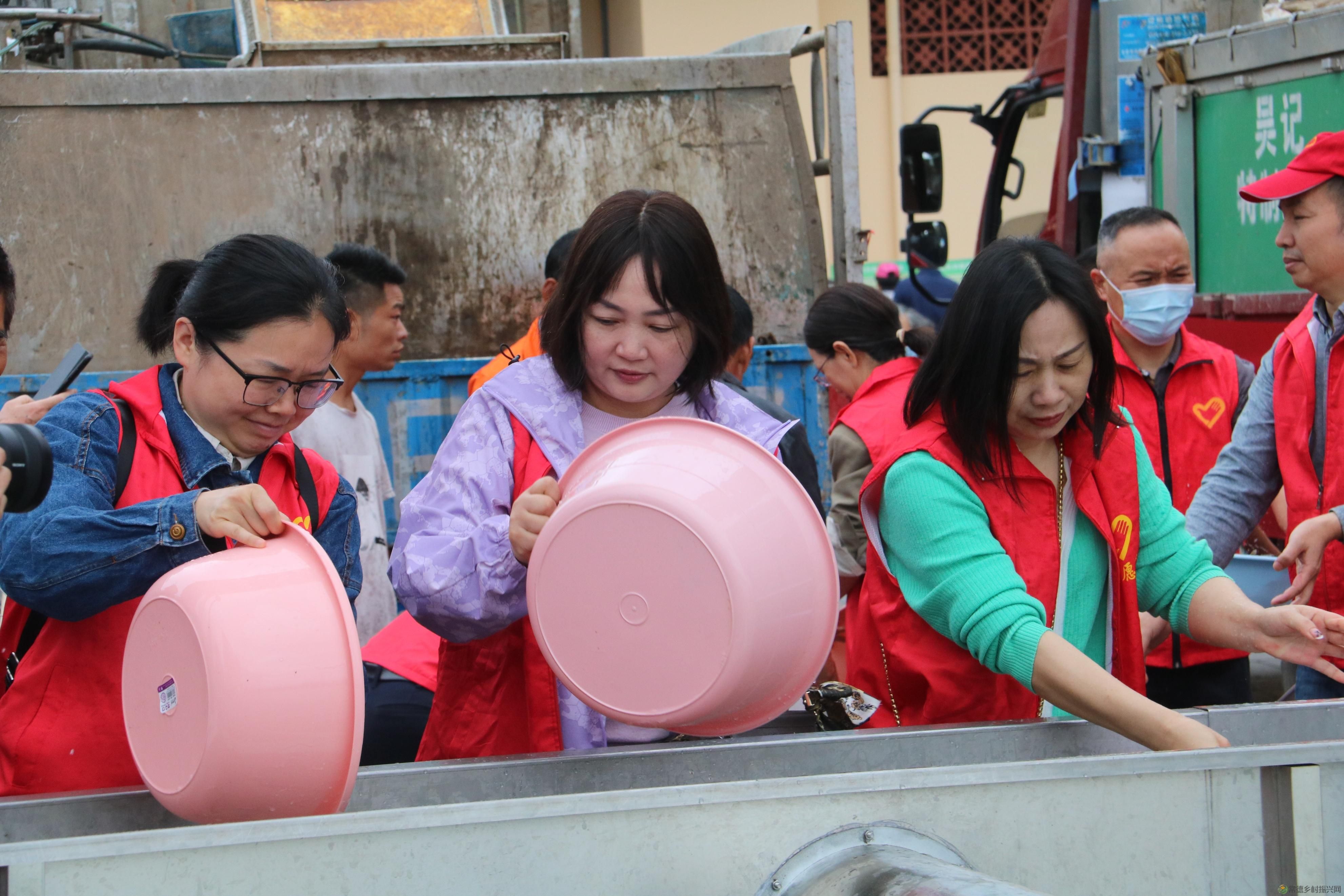 常德市举行2023年鱼类人工增殖放流活动(图5) 常德市举行2023年鱼类人工增殖放流活动(图5)