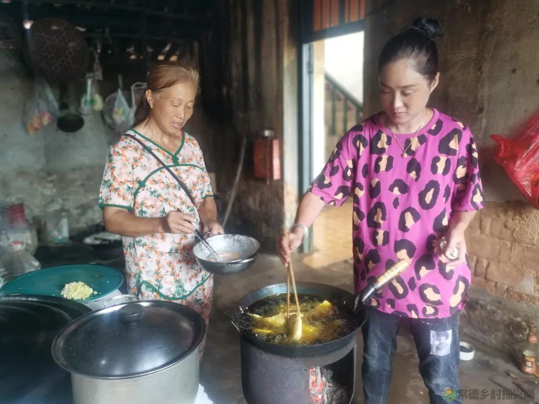 常德市精亲友协会开展送技术下乡、关爱精亲友农户活动(图2) 常德市精亲友协会开展送技术下乡、关爱精亲友农户活动(图2)