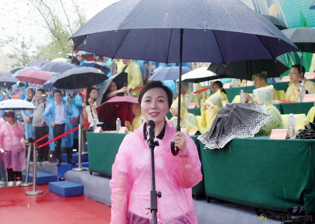 花落谁家?中国•常德鼎城首届阳明湖龙舟赛完美收官(图6) 花落谁家?中国•常德鼎城首届阳明湖龙舟赛完美收官(图6)