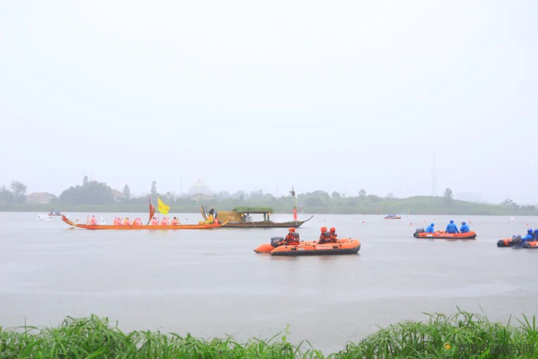 花落谁家?中国•常德鼎城首届阳明湖龙舟赛完美收官(图8) 花落谁家?中国•常德鼎城首届阳明湖龙舟赛完美收官(图8)