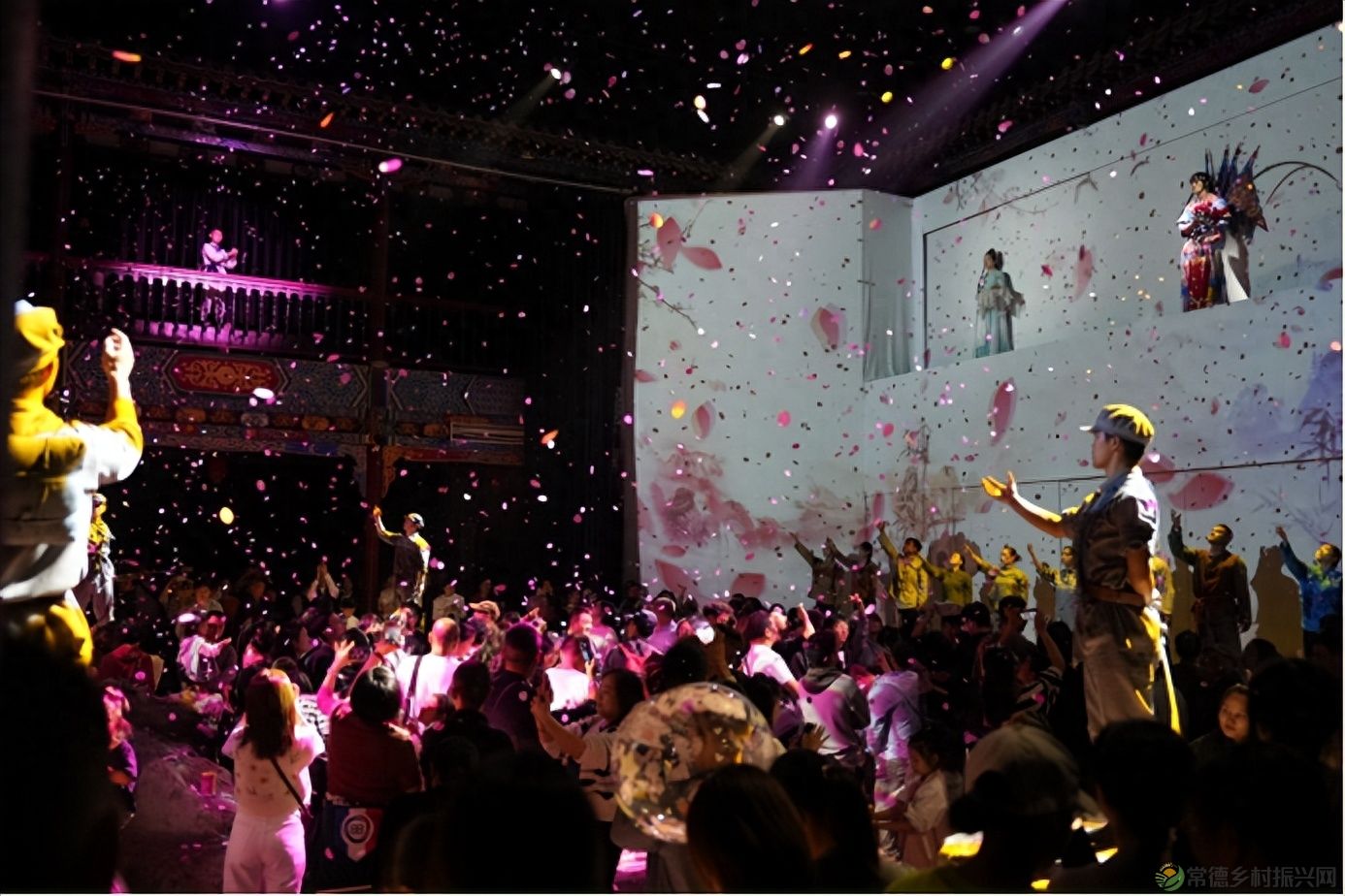 【双节特辑】常德桃花源景区人气爆棚!游客共度欢乐佳节!(图3) 【双节特辑】常德桃花源景区人气爆棚!游客共度欢乐佳节!(图3)