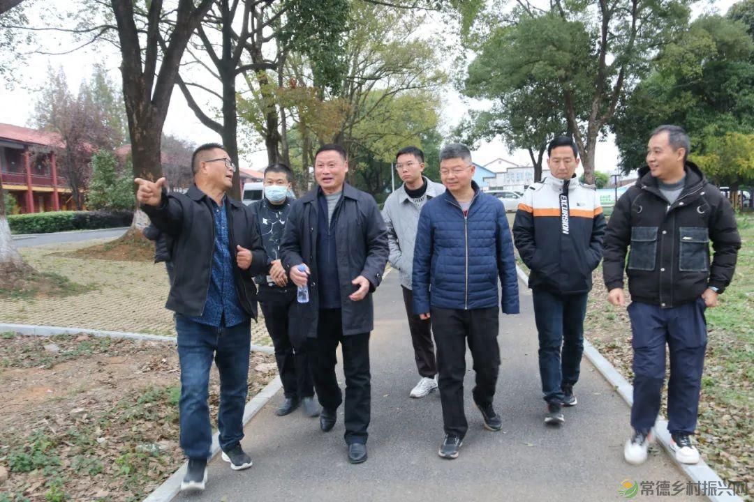 省园艺所专家团来常德市指导果树种业创新工作