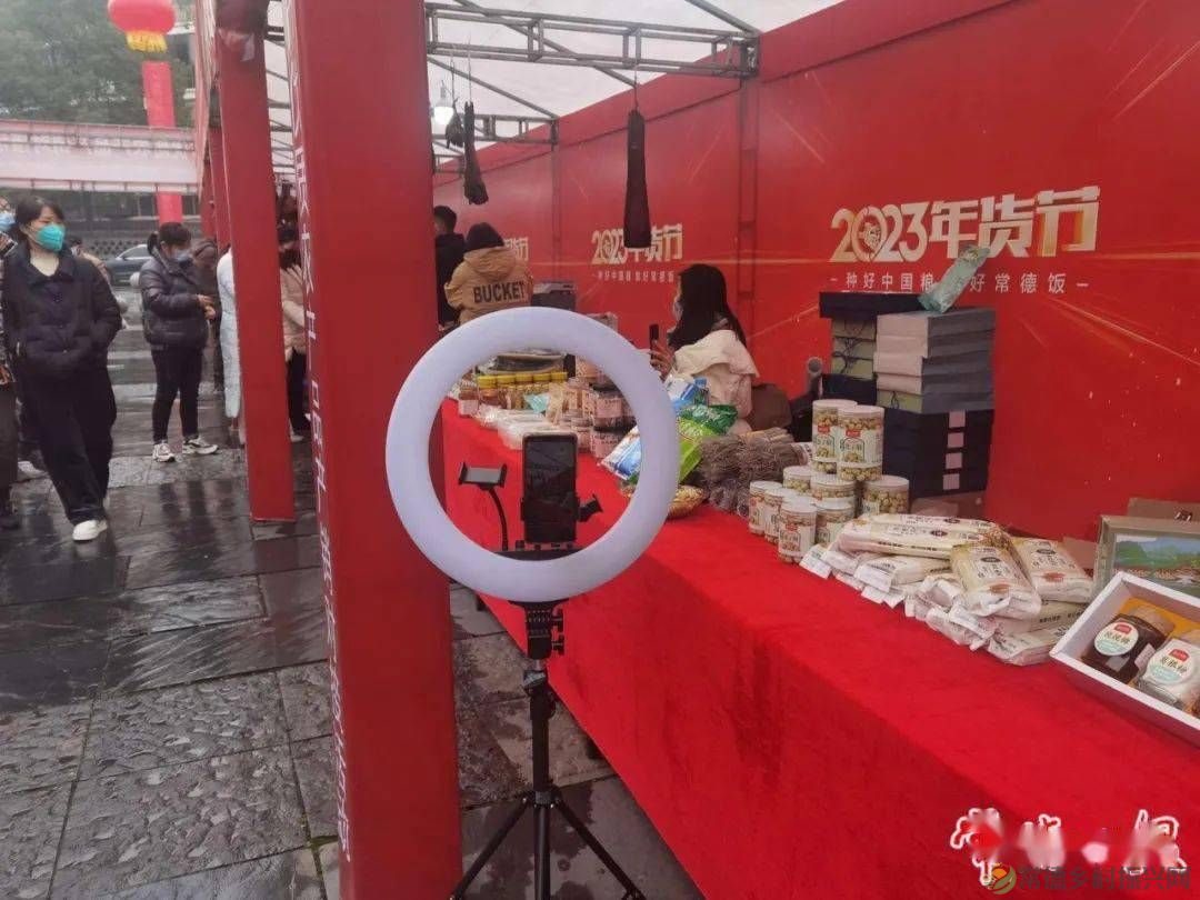 线上线下联动 “三农达人”带货 常德开展“数商兴农”电商直播活动 (图2) 线上线下联动 “三农达人”带货 常德开展“数商兴农”电商直播活动 (图2)