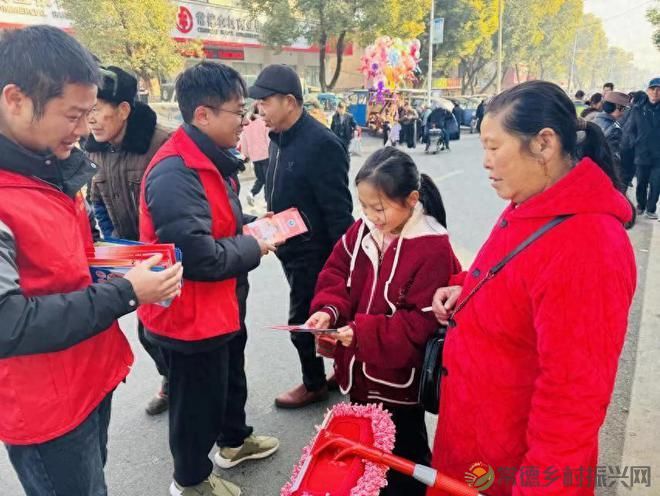 巧借群众“赶大集”,烟火气里“毒”无踪(图1) 巧借群众“赶大集”,烟火气里“毒”无踪(图1)