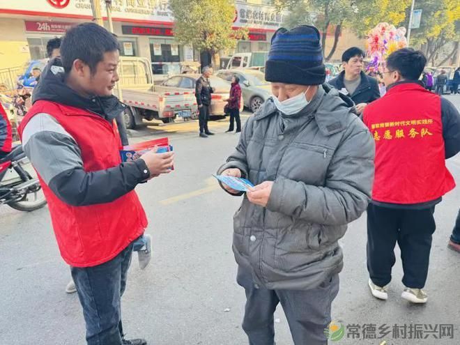 巧借群众“赶大集”,烟火气里“毒”无踪(图3) 巧借群众“赶大集”,烟火气里“毒”无踪(图3)