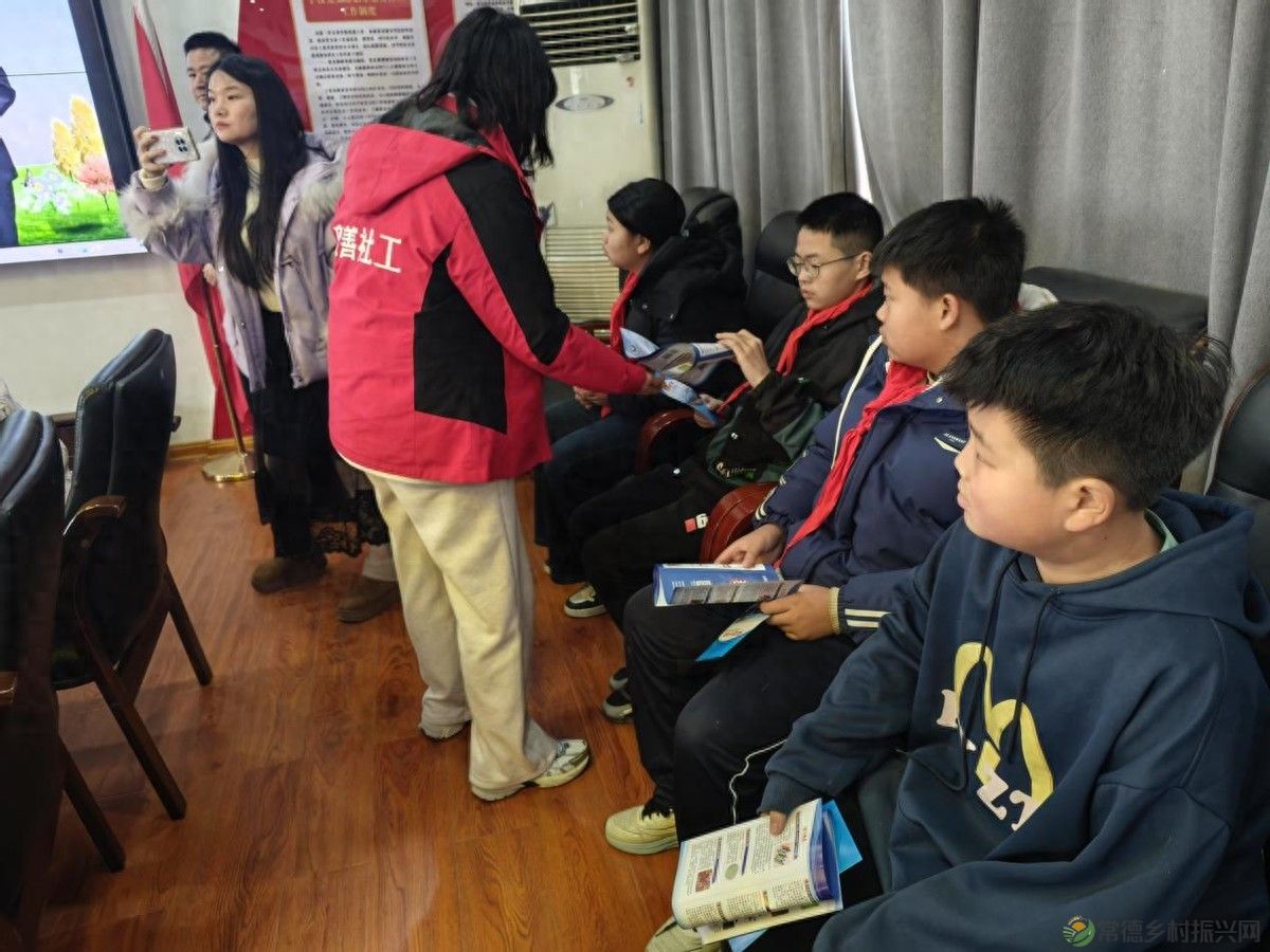 武陵区芦荻山乡开展“开学第一课”禁毒宣传活动