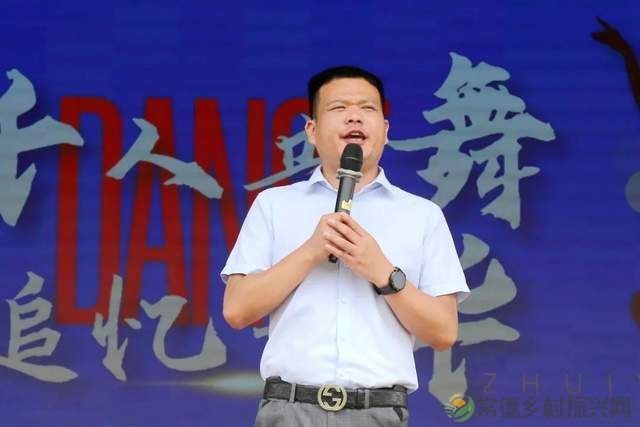 千人共舞致敬劳动者 银发舞者追忆芳华 (图8) 千人共舞致敬劳动者 银发舞者追忆芳华 (图8)