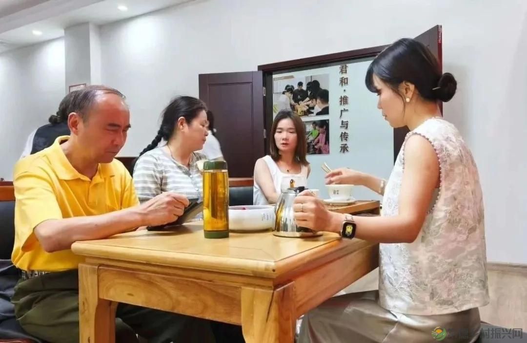 常德市茶文化促进会2025茶企对接活动走进桃源君和茶业(图11)